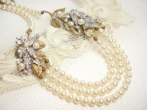 Wedding Jewelry services1 300x225 سرویس طلا، مهمترین خرید عروسی