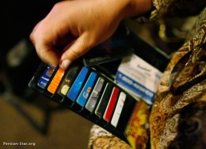 CreditCards 300x218 با ۱۳ راه دزدی از کارت‌های بانکی آشنا شوید